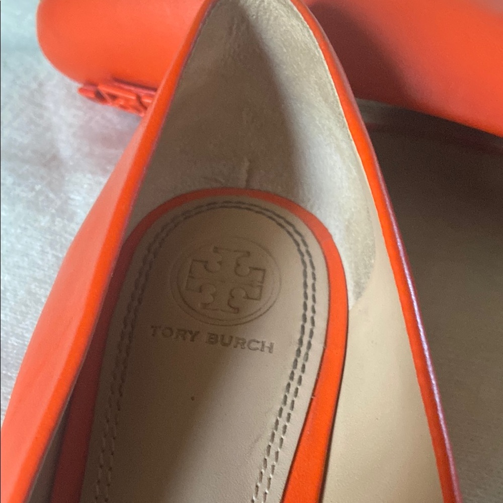 Tory Burch Orange Flats with Signature Logo - Picture 7 of 7